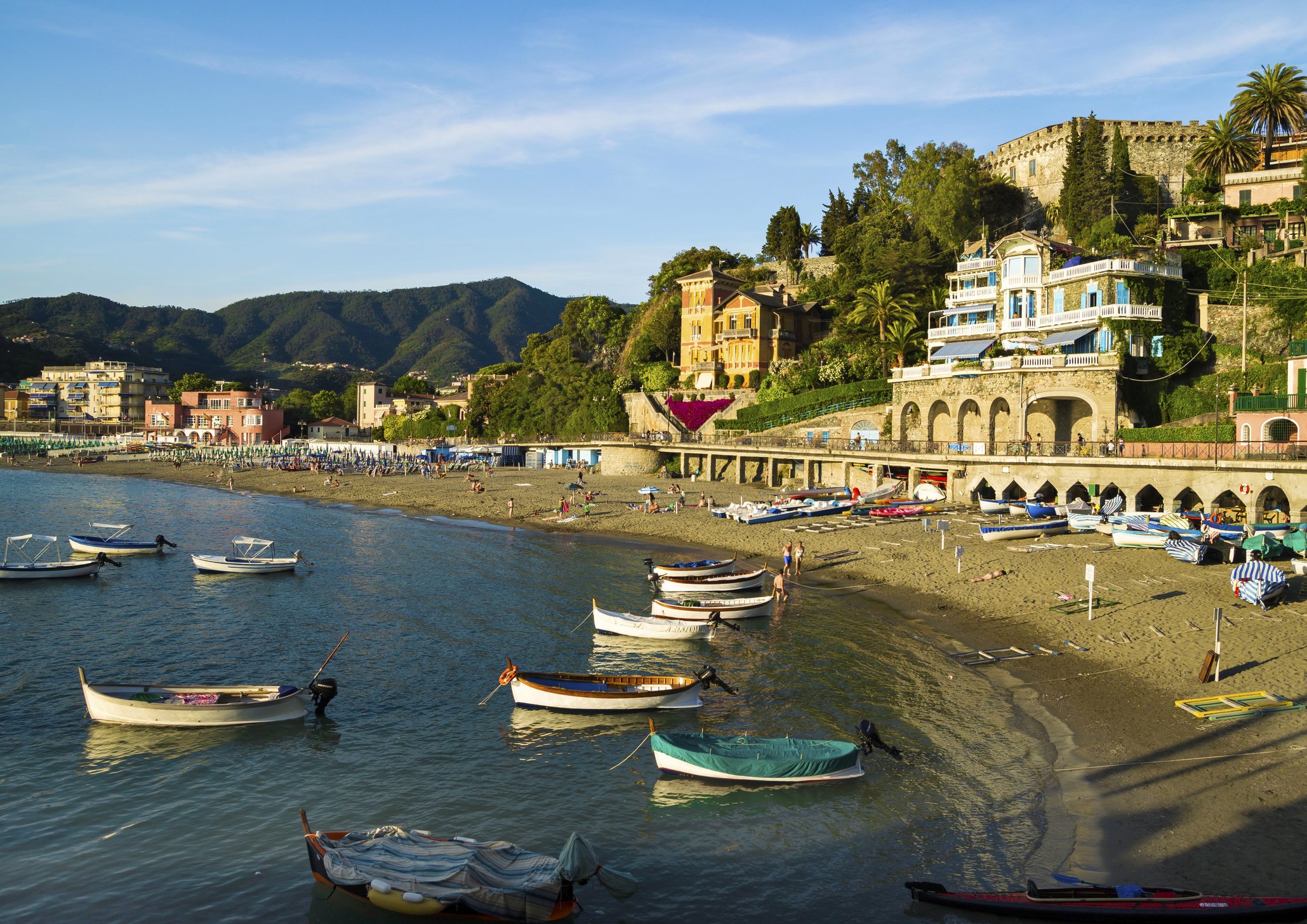 dreamstime_m_59687279 Levanto © Elenaphotos.jpg