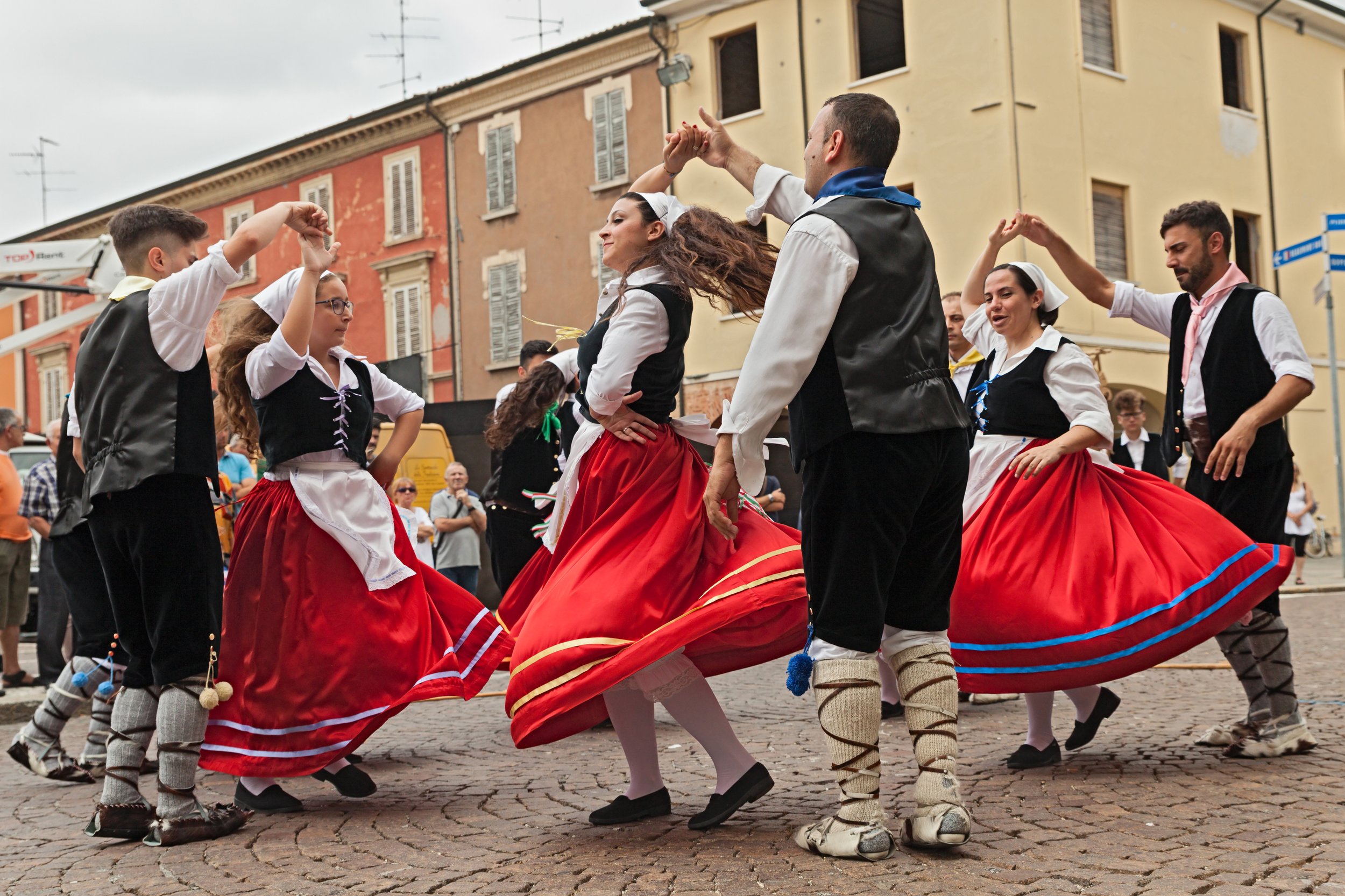 dreamstime_l_57769547 Tarantella dancers © Ermess.jpg