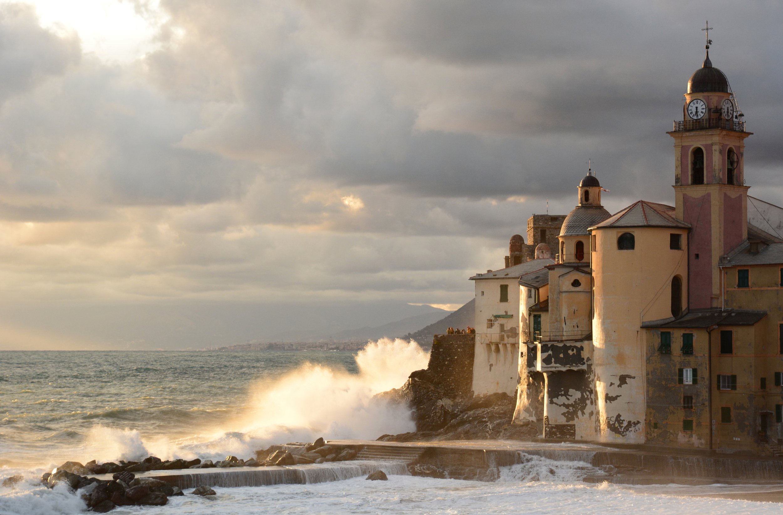 dreamstime_xl_198111708 CAMOGLI by L Roggero.jpg