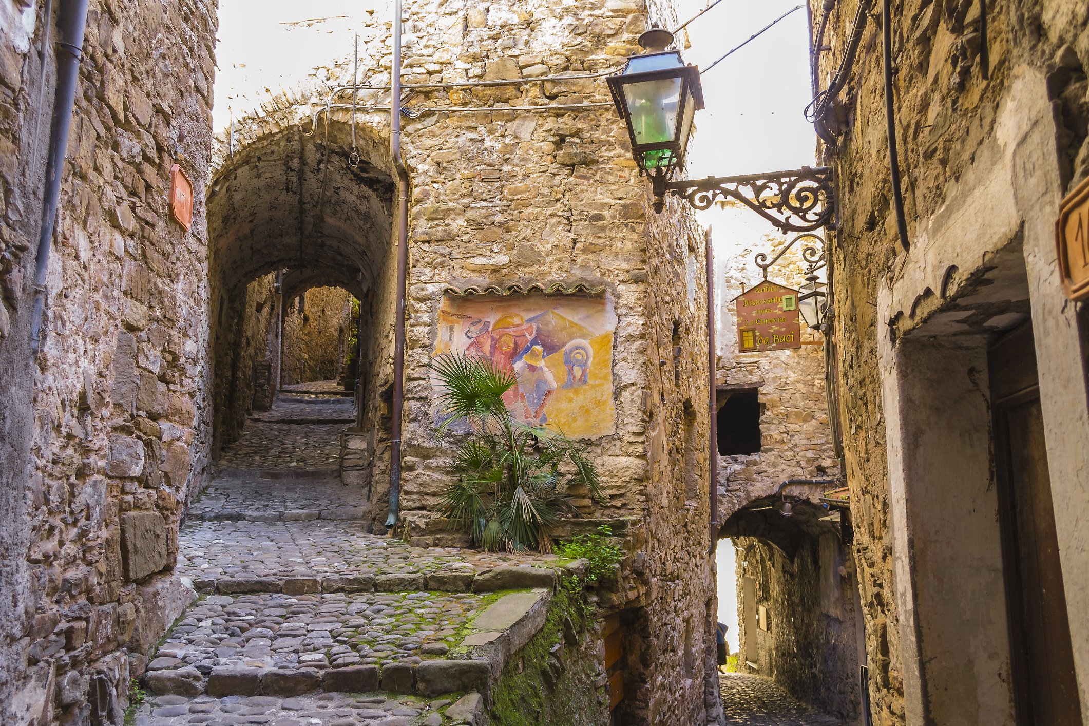 dreamstime_m_90823081 APRICALE village alley by S Morelli.jpg