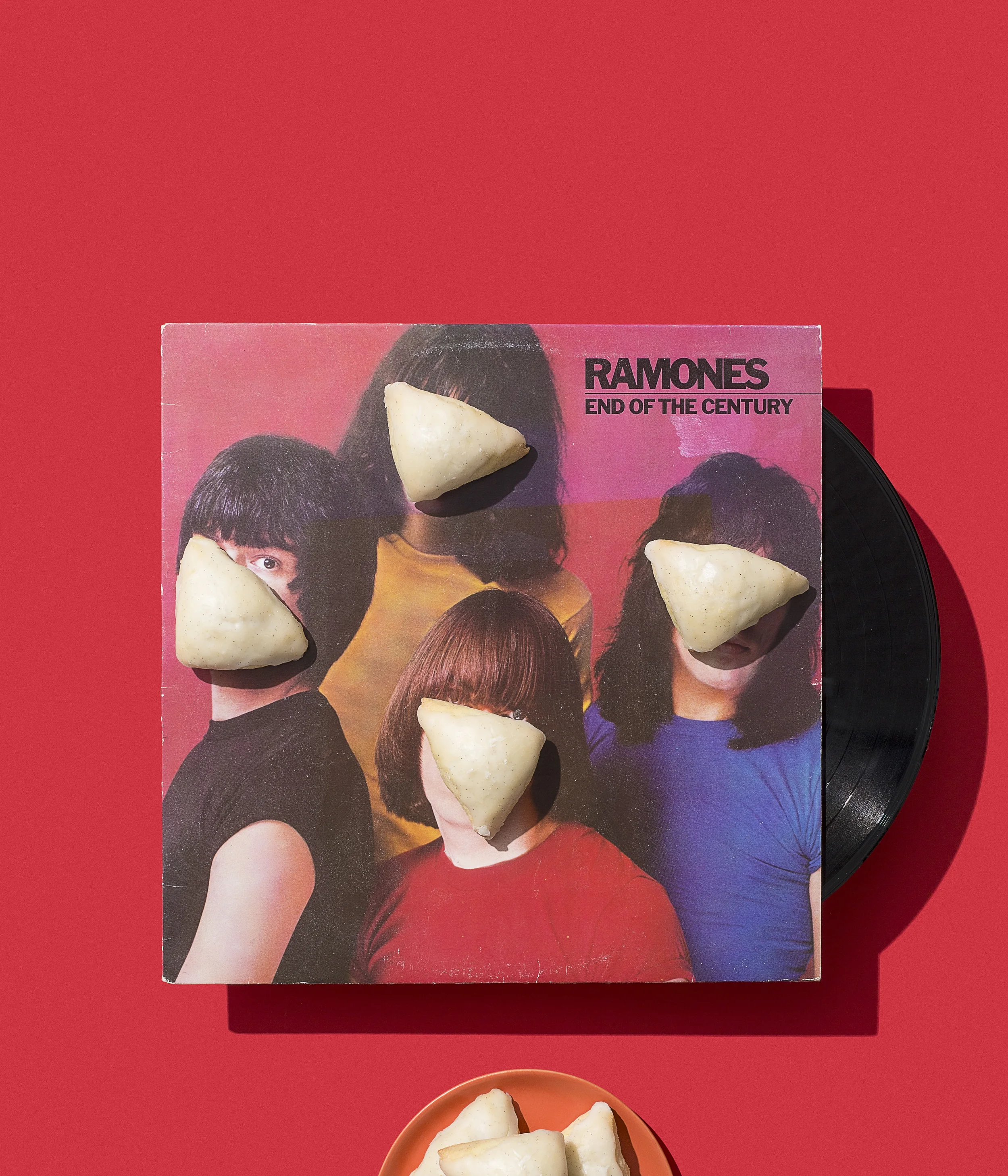 R A M O N E S . S C O N E S