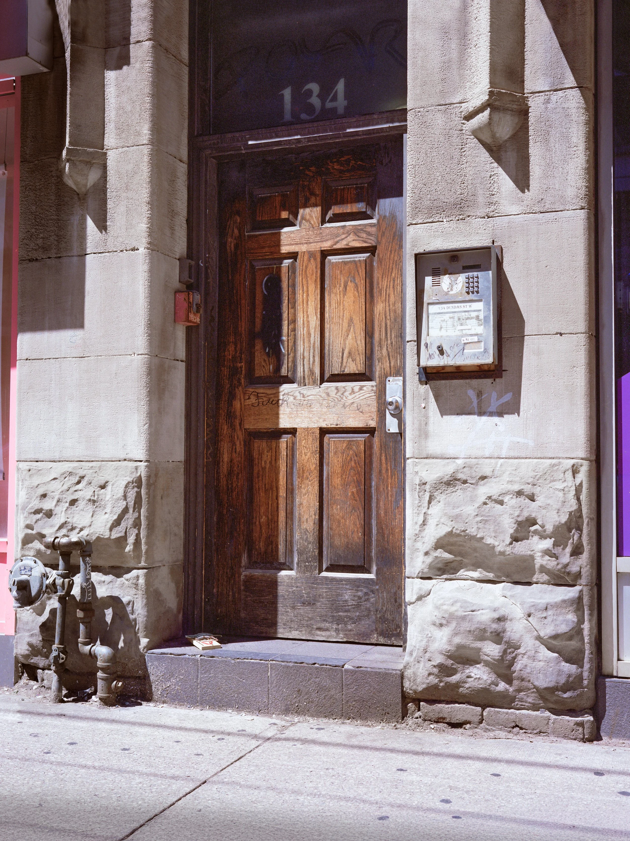 DOOR_2.jpg