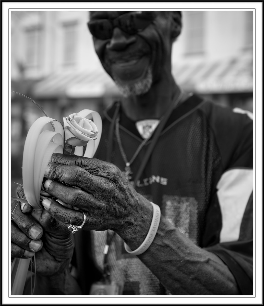      

 
  Hands. Savannah Georgia
 






















     