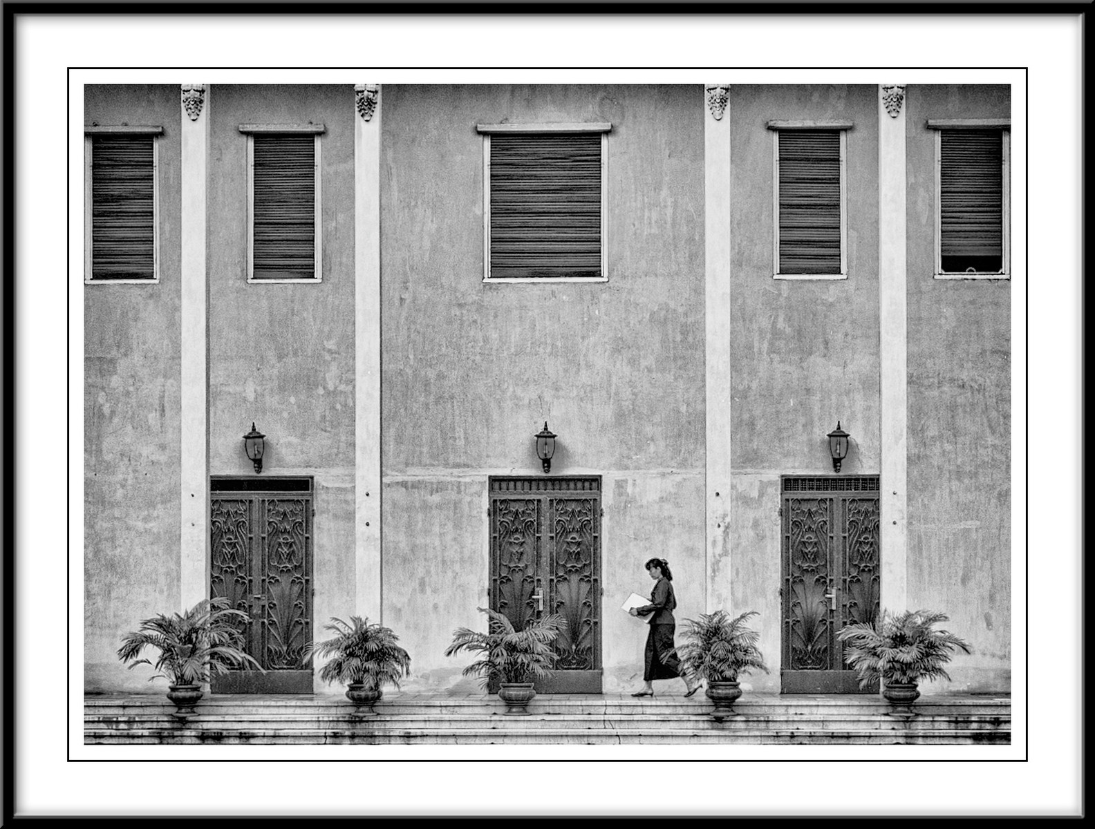      

 
  On the grounds of the King's Palace, Phnom Penh Cambodia
 






















     