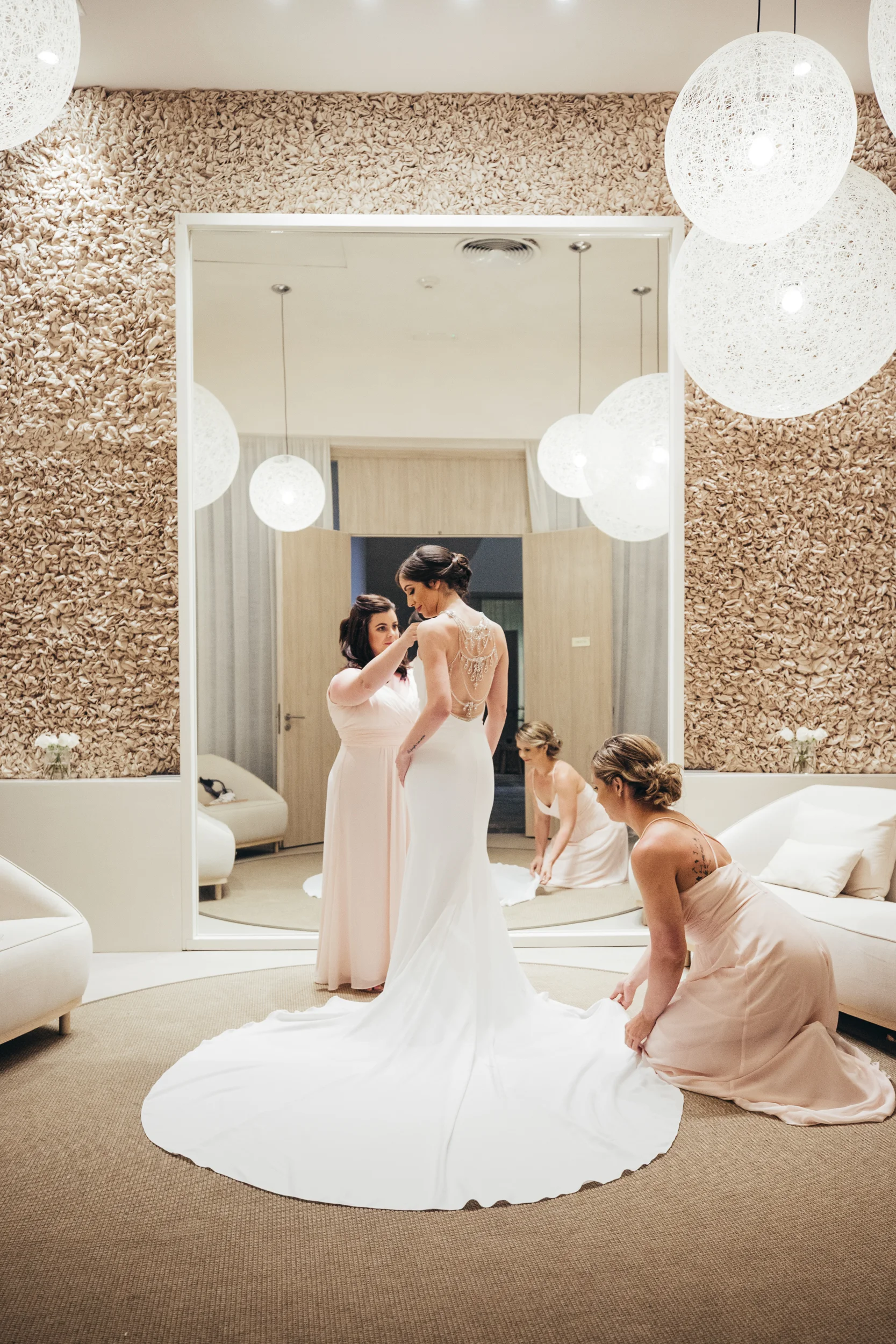 01_GettingReadyBride_030.jpg
