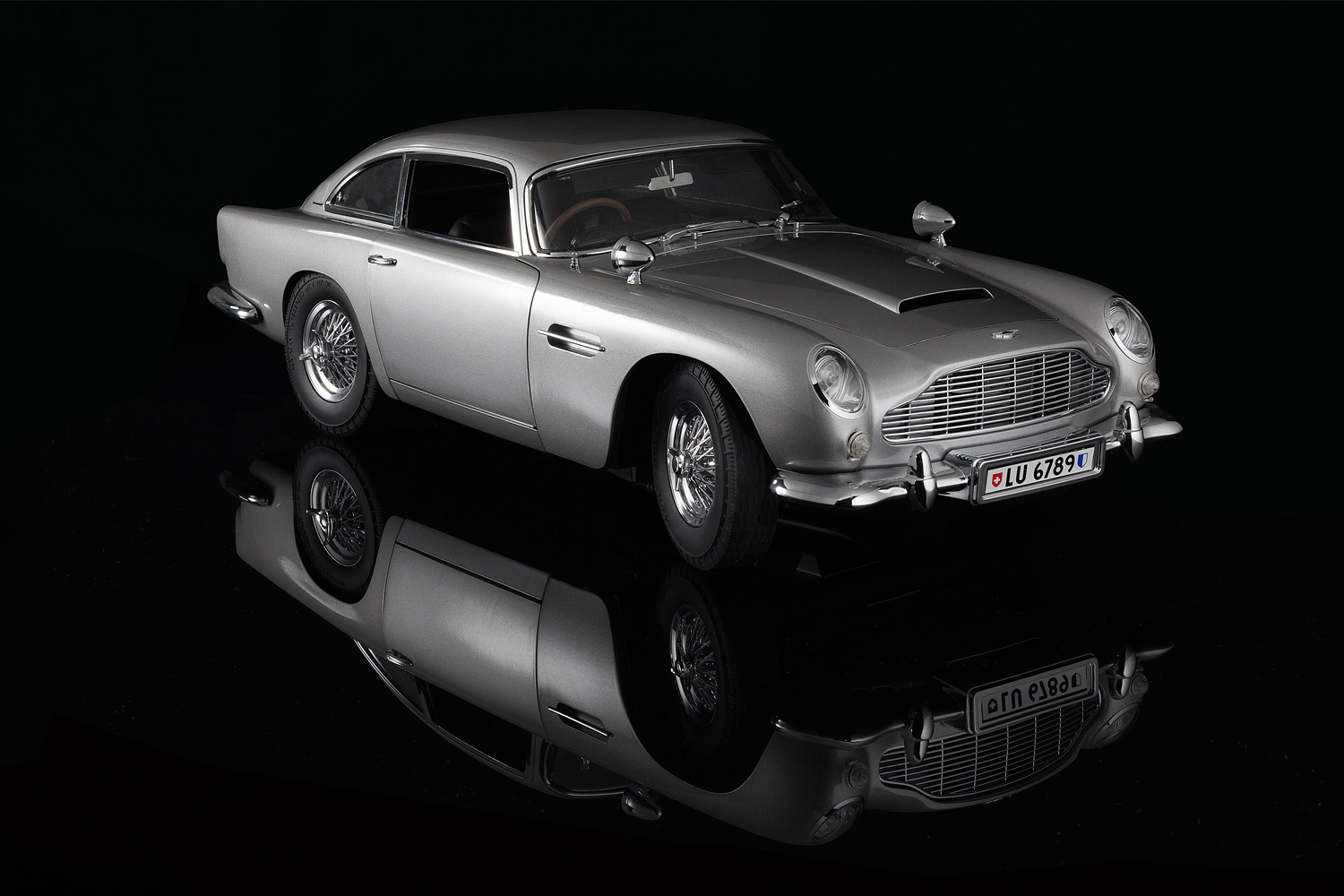 akp_aston_martin_db5.jpg