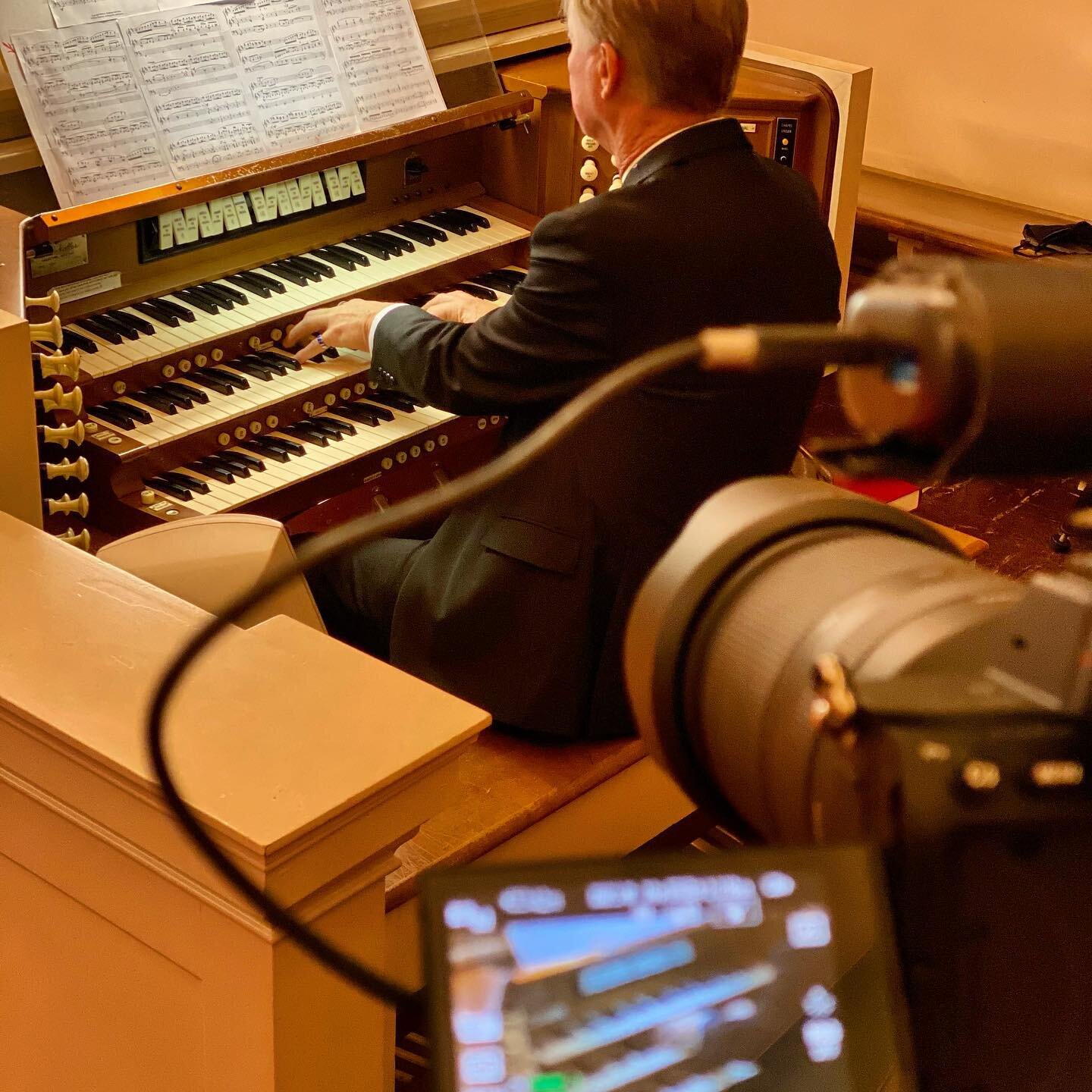 Hark How The Bells! 🔔 🎶 🔔 
w/ Organist Tim Strand &amp; @magnumchorum