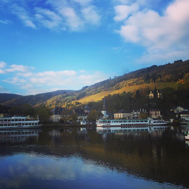 Herbst. Es wird langsam kalt, aber es bleibt sonnig! #trabentrarbach #casastolte #goldeneroktober #br&ouml;tchenholen #sonntagsfr&uuml;hst&uuml;ck