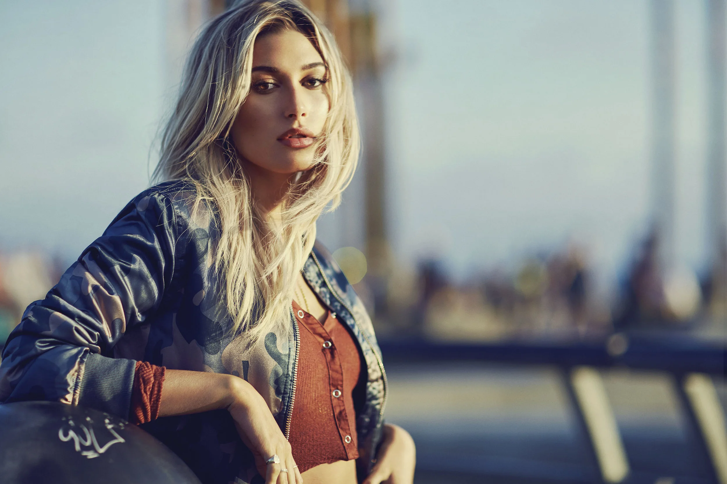 2016_08_03_UGG_Hailey_Baldwin_0983_V1_rgb.jpg