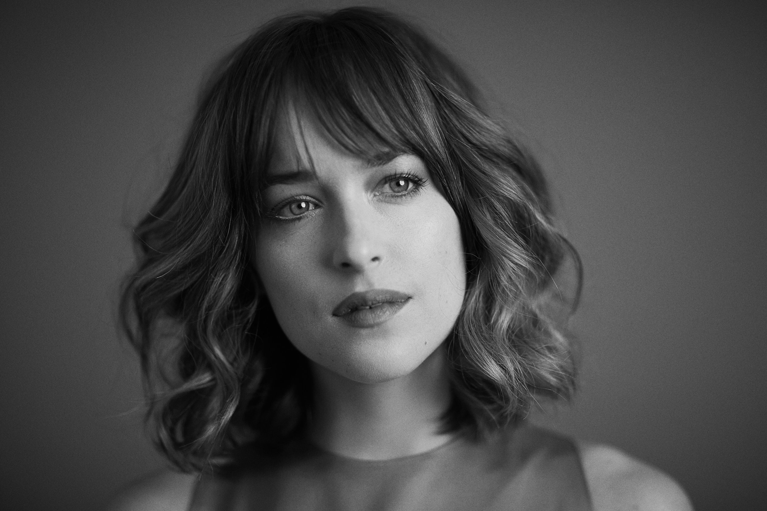 151022_THR_DakotaJohnson_Look03_0171.jpg