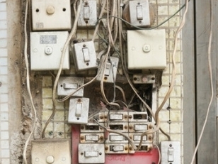 messy-wires.jpeg