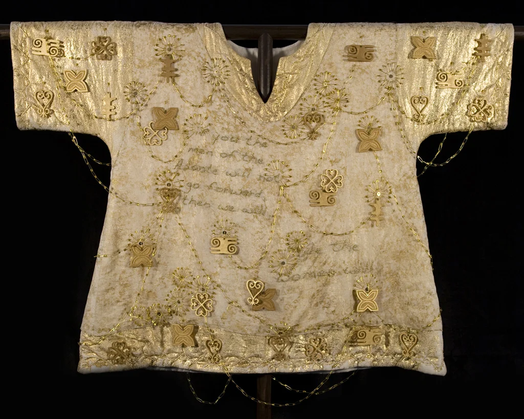 Yaa Asantewaa War Shirt (Ghana) Materials: Cotton Muslin, Cotton Batting, Cotton Yarn, Wood,
Brass Safety Pins, Bottle Caps, Metal Sequins, Glass Beads, Metallic Thread,
Poly/Cotton Thread Techniques: Gold Leaf, Laser Cutting, Embroidery,
Fabric Painting, Patternmaking, Garment Construction
2009