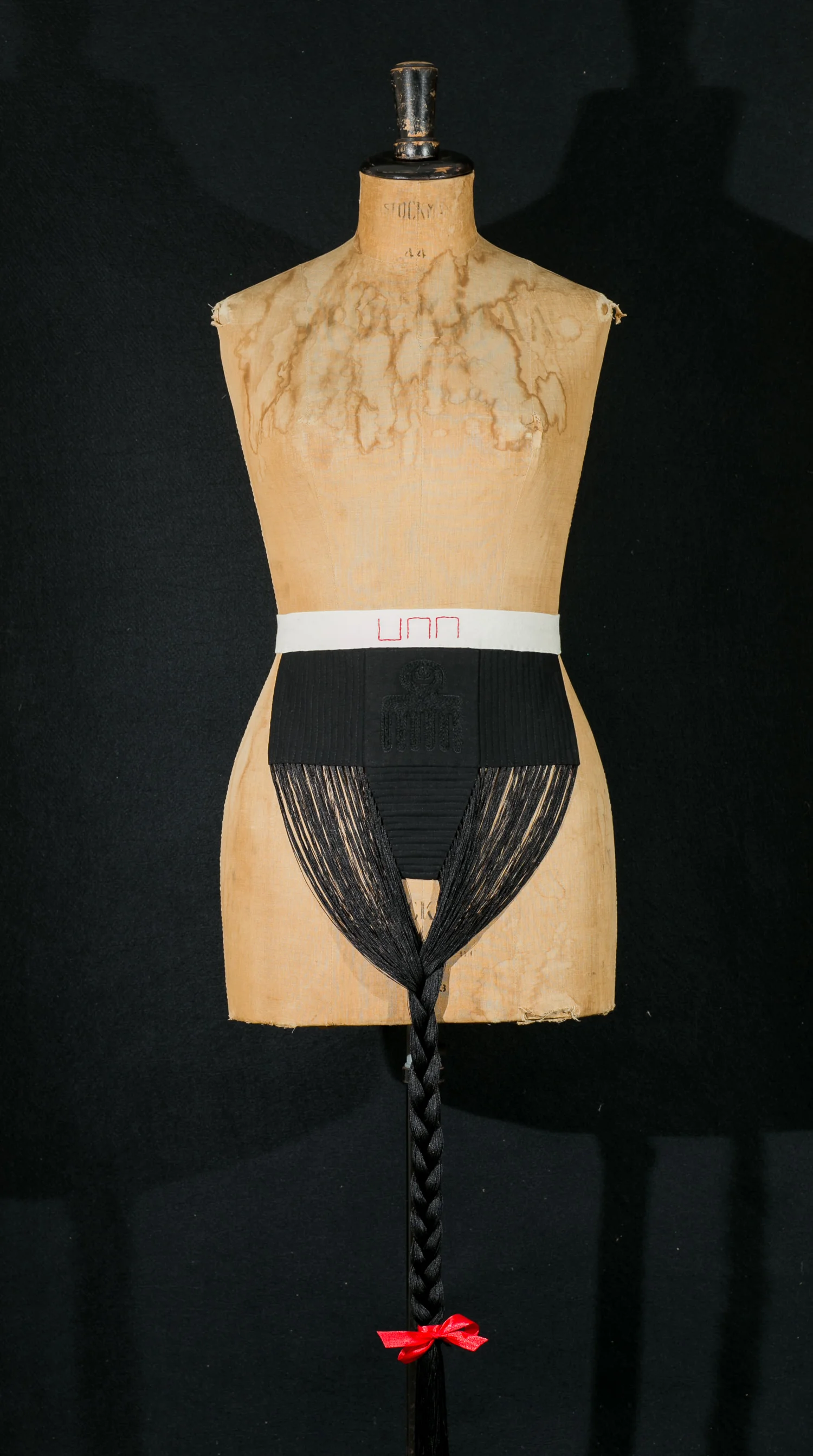 Linner Johnson Arnold: My Mother’s Mother Materials: Cotton canvas, cotton broadcloth, cotton muslin, chief value cotton batting, nylon twine, cotton embroidery floss, polyester thread Techniques: Machine sewn mock Nubi quilting, chain stitch embroidery, backstitch embroidery, braiding, bat knot 2014