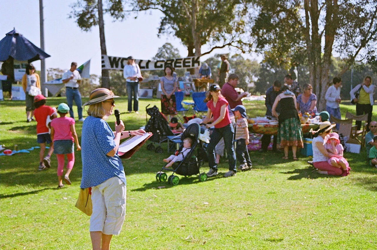 Givng a speech at Ewen Park community picnic, 2008.jpg