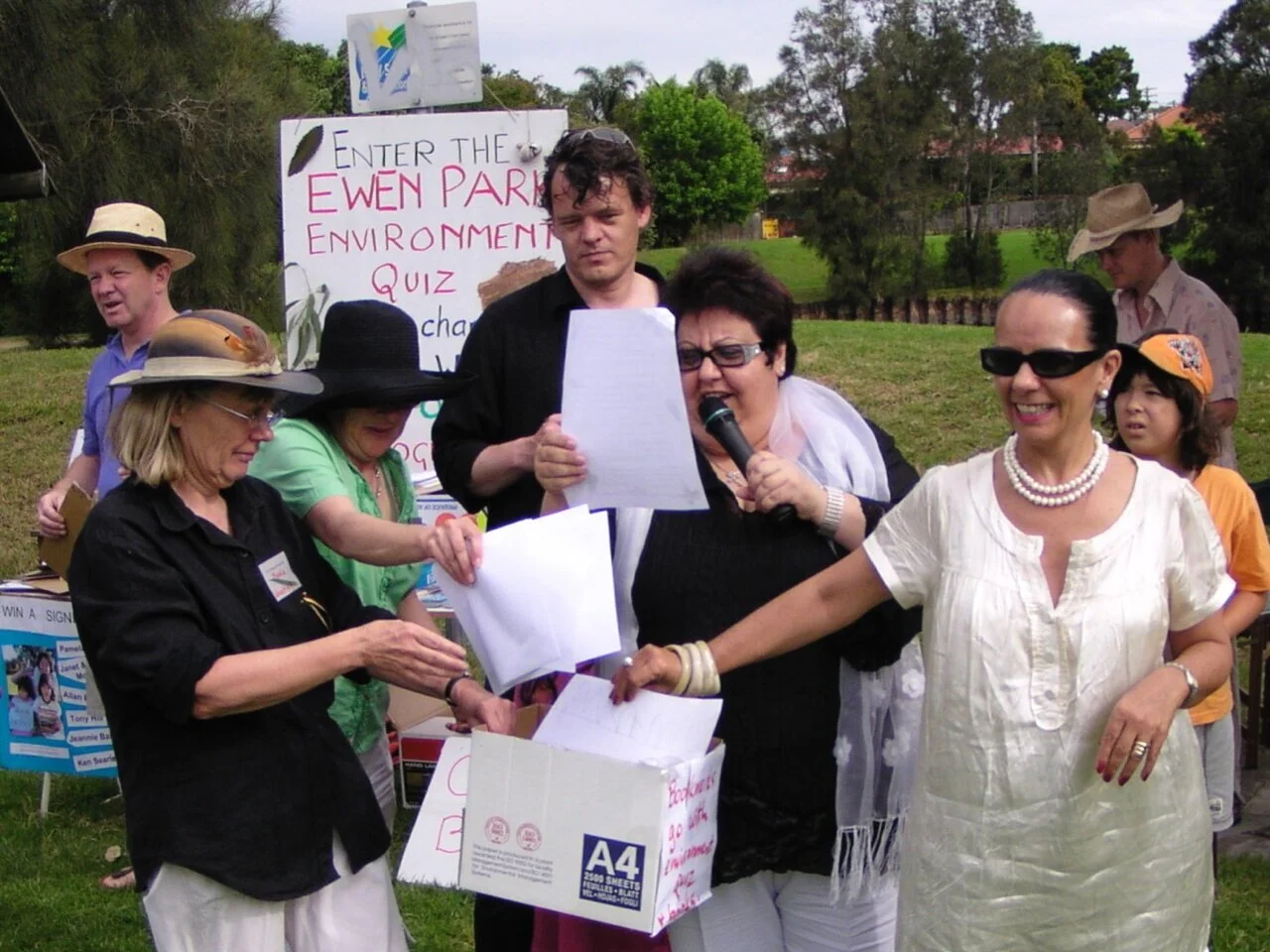 With+Linda+Burney+at+Ewen+Park+Picnic%2C+2007.jpg