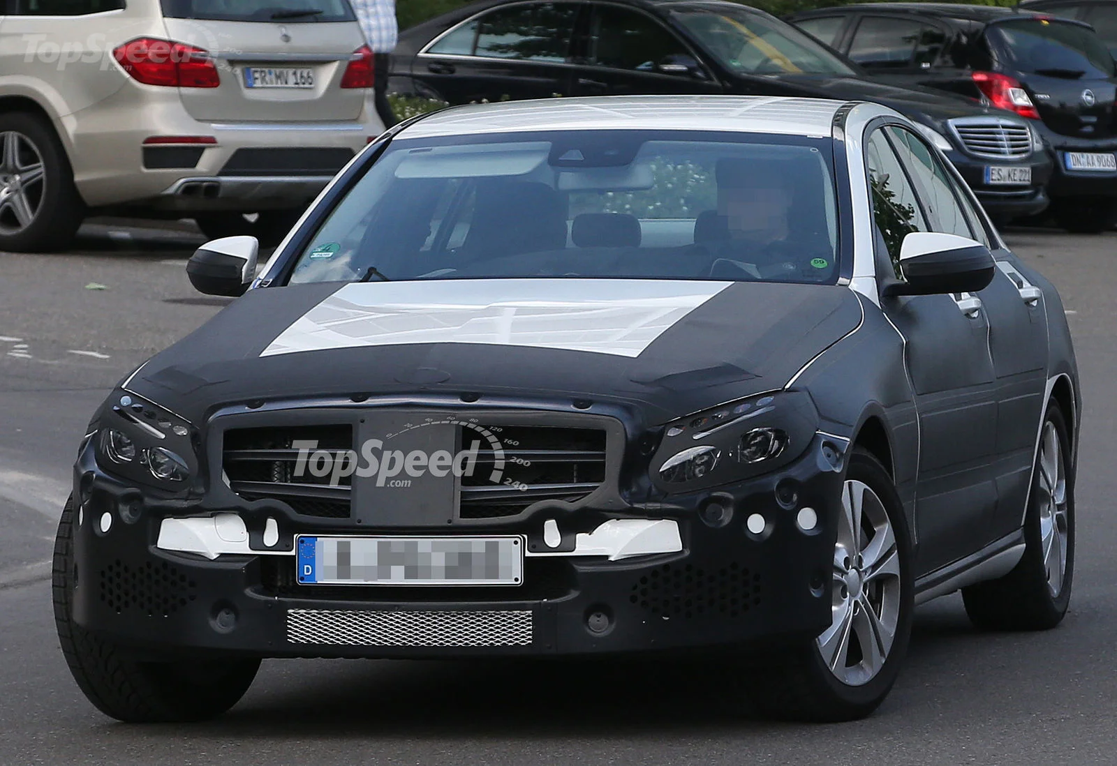 2014-mercedes-c-class-3_1600x0w.jpg