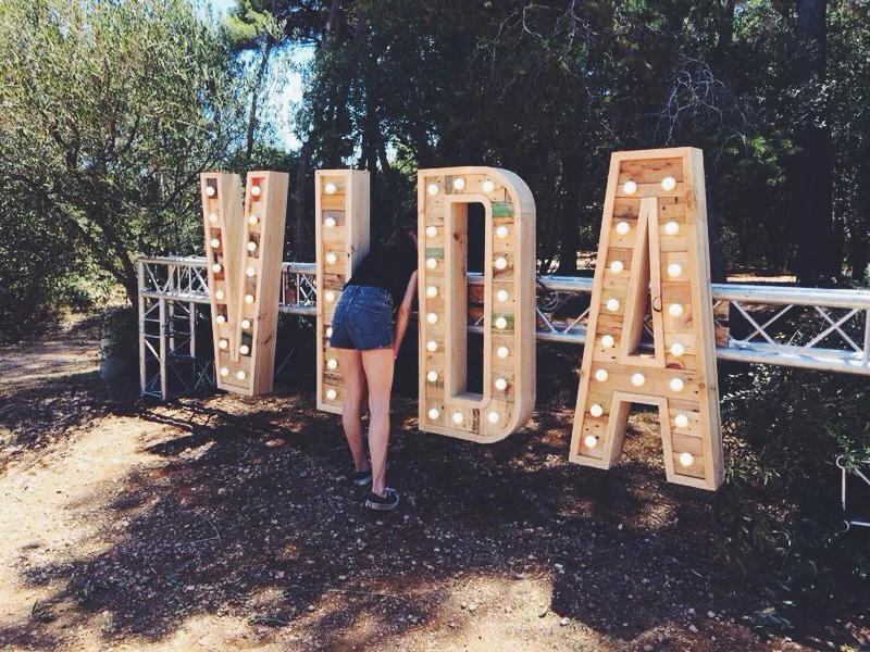VIDA-letras-bombillas.jpg