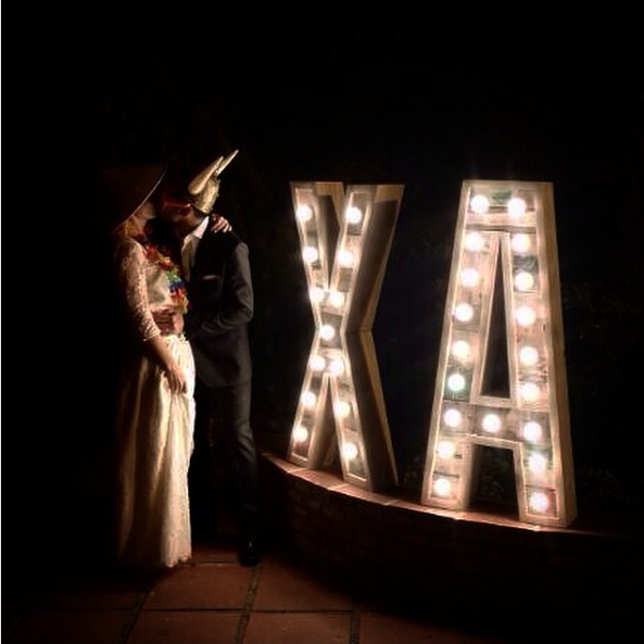 boda-letras-luminosas-27lletres-alquiler-XA.png