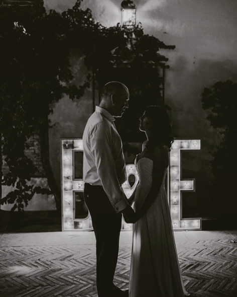 boda-letras-luminosas-27lletres-alquiler-B&E.png