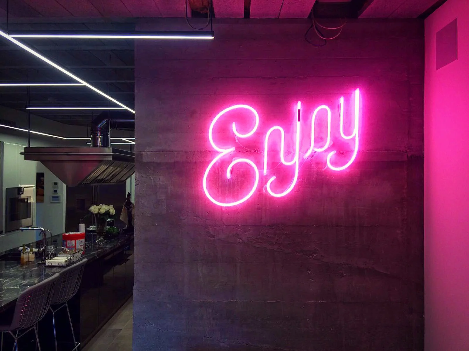 enjoy-neon-27lletres.jpg