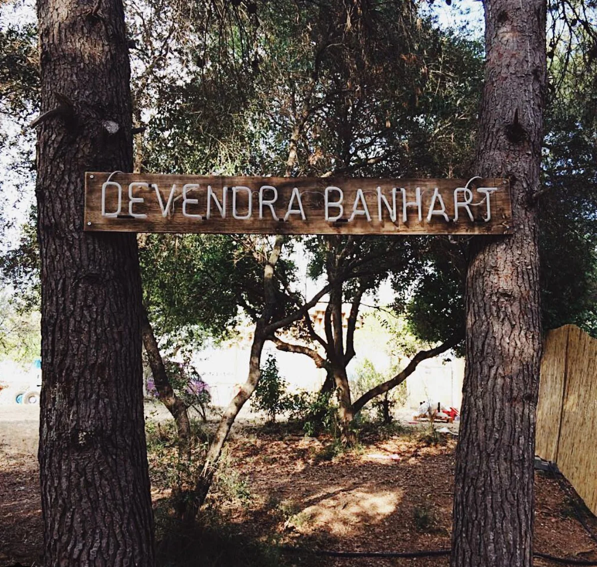 devendrabanhart-vida-27lletres-neon.jpg