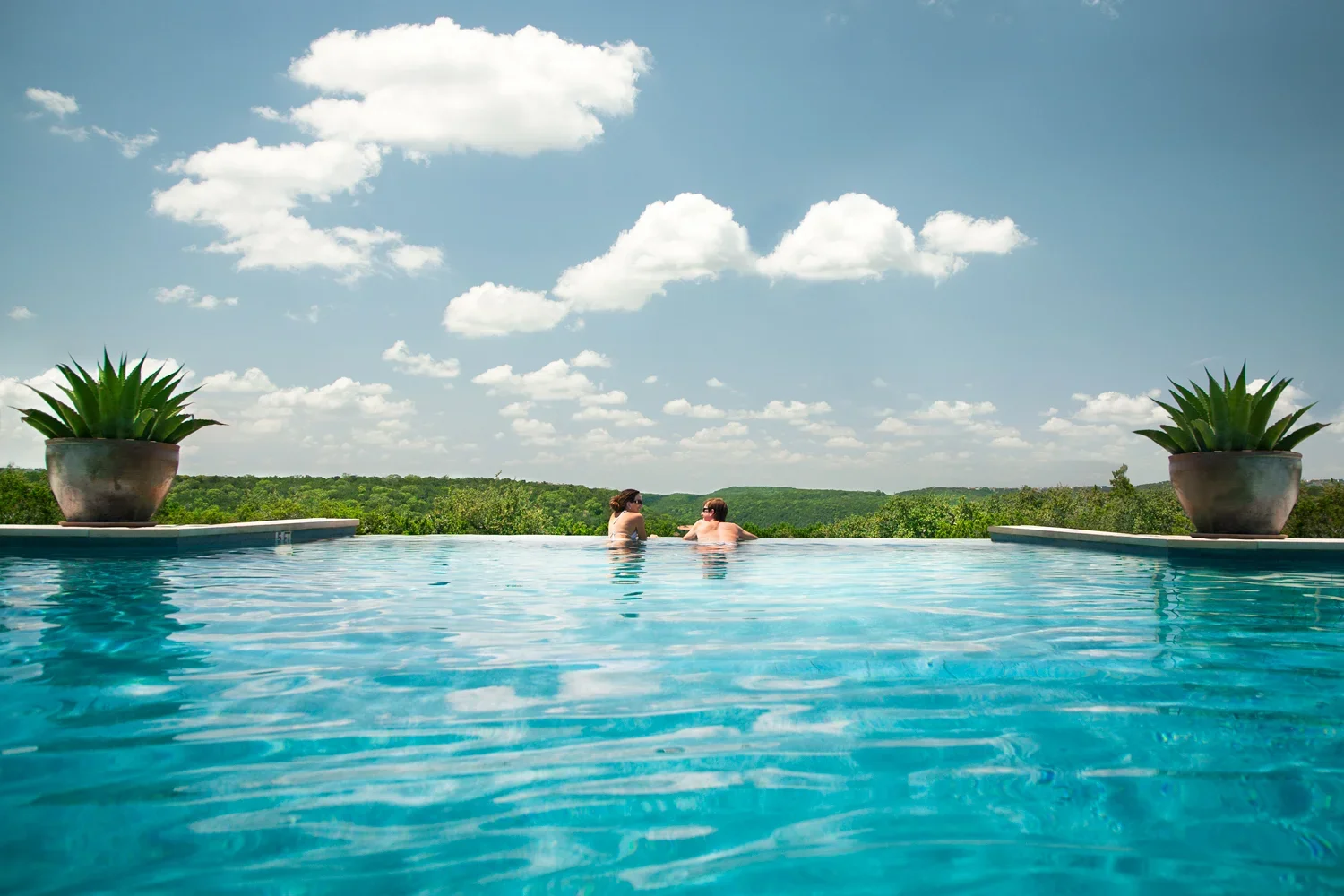 Travaasa_couplepool2.webp