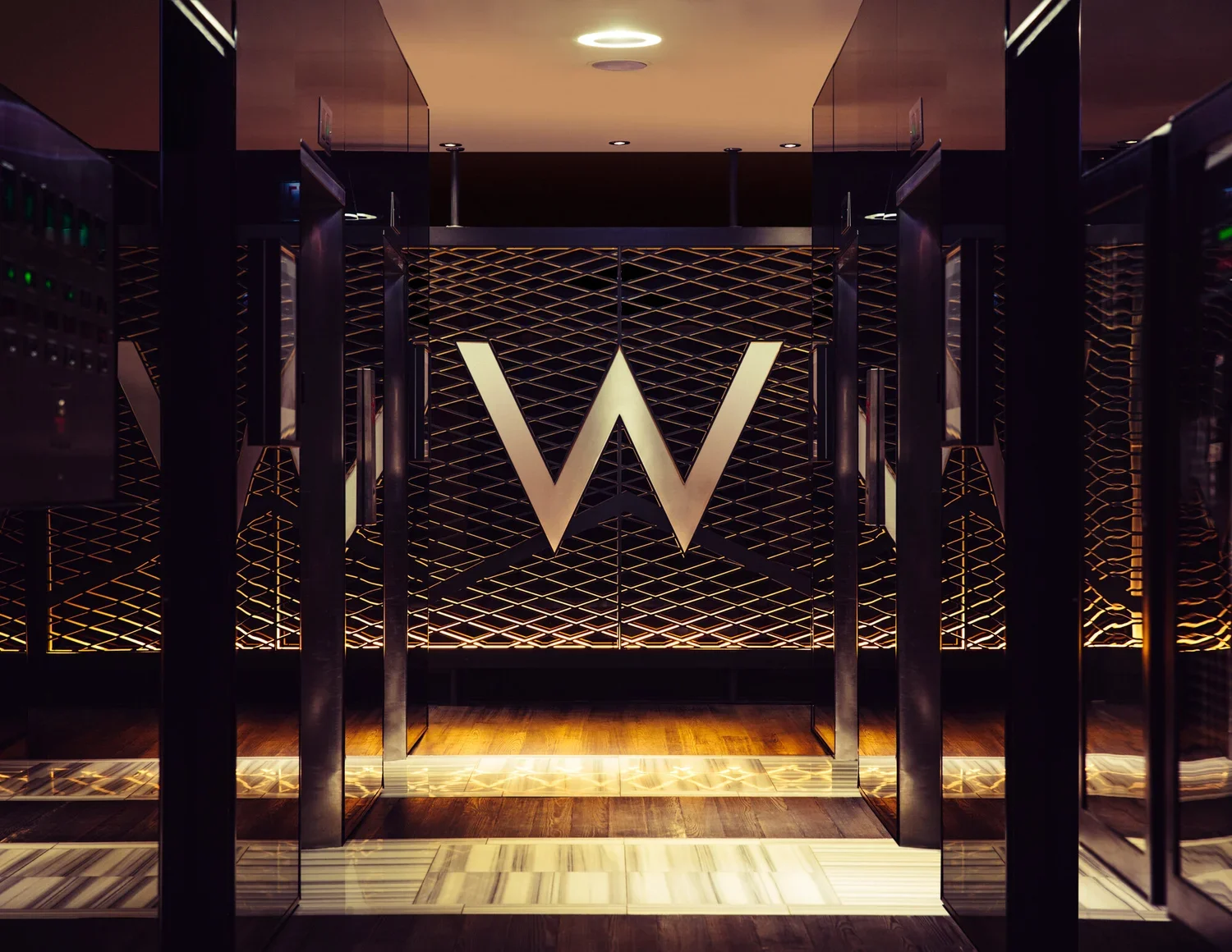 W_lakeshoresign_optimized.webp
