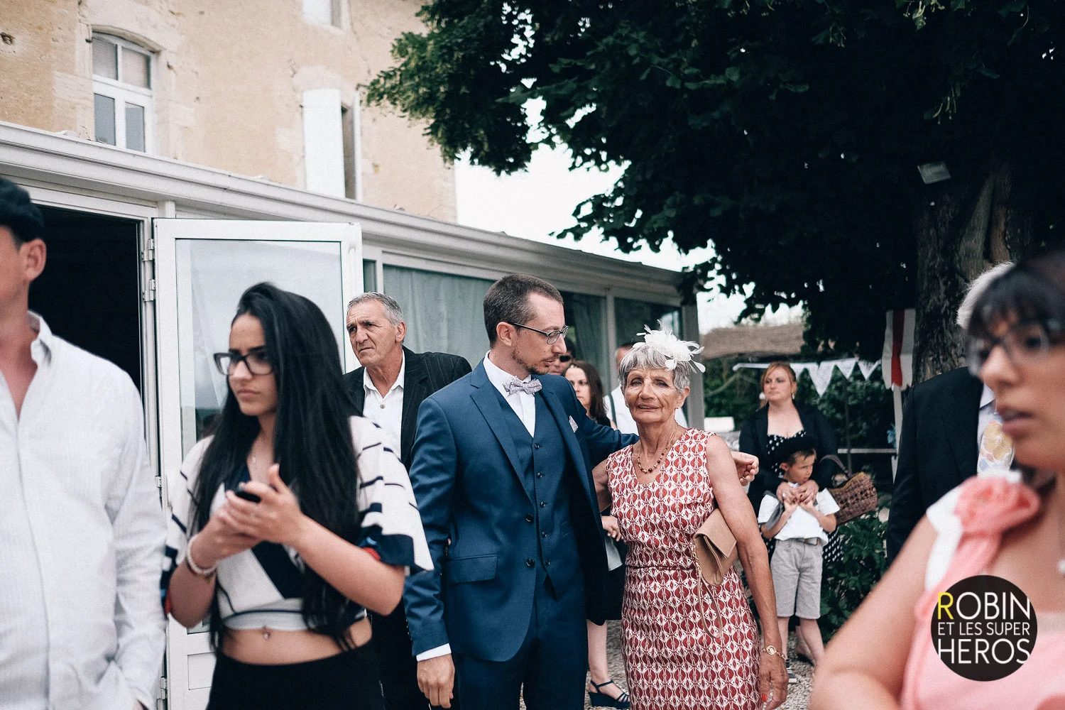 gaelle-xavier-domaine-des-plagnes-lyon-robin-et-les-super-heros-photographe-mariage_205.jpg