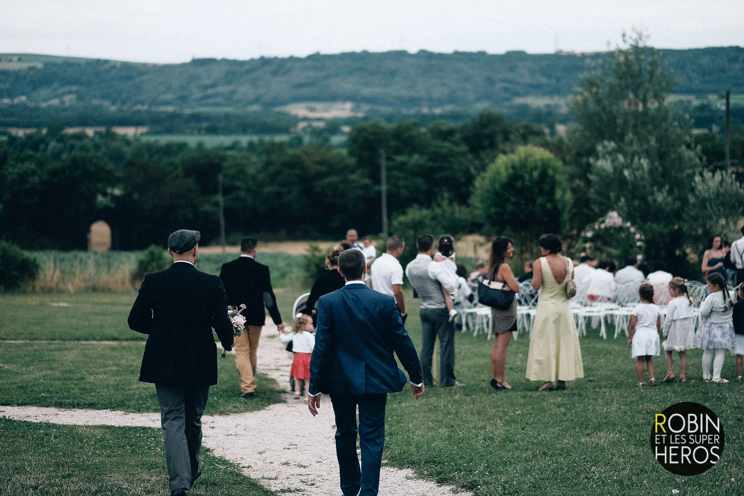 gaelle-xavier-domaine-des-plagnes-lyon-robin-et-les-super-heros-photographe-mariage_214.jpg