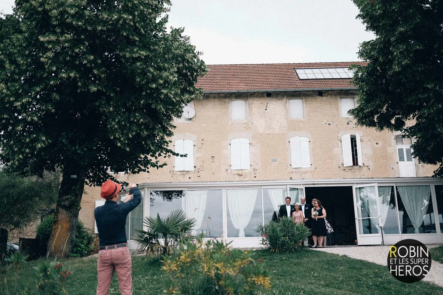 gaelle-xavier-domaine-des-plagnes-lyon-robin-et-les-super-heros-photographe-mariage_220.jpg