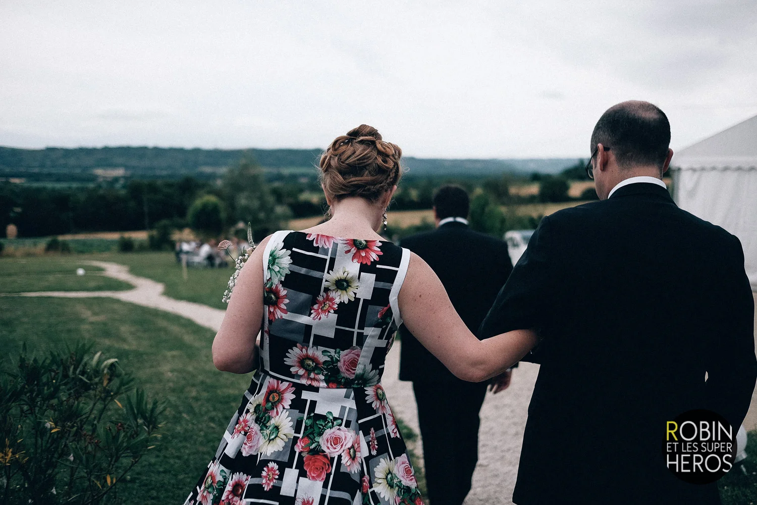 gaelle-xavier-domaine-des-plagnes-lyon-robin-et-les-super-heros-photographe-mariage_225.jpg