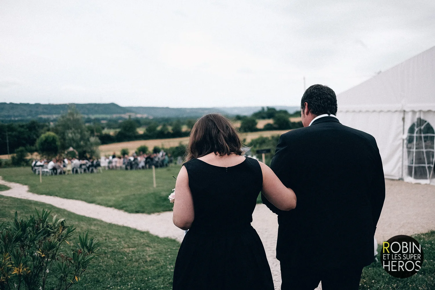 gaelle-xavier-domaine-des-plagnes-lyon-robin-et-les-super-heros-photographe-mariage_224.jpg