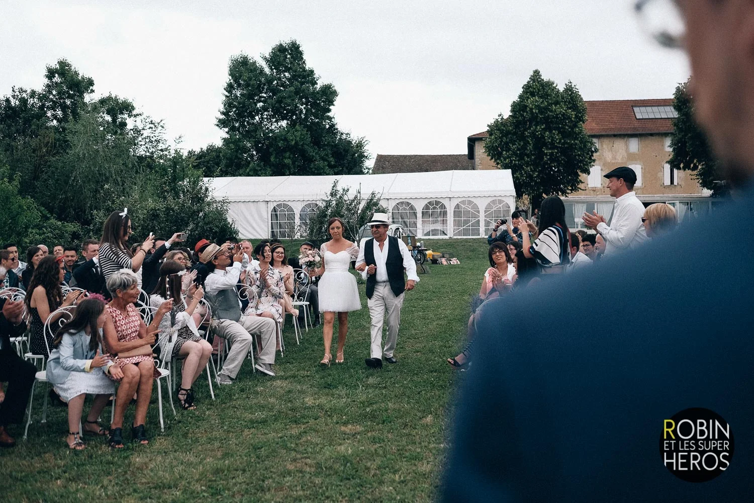 gaelle-xavier-domaine-des-plagnes-lyon-robin-et-les-super-heros-photographe-mariage_233.jpg