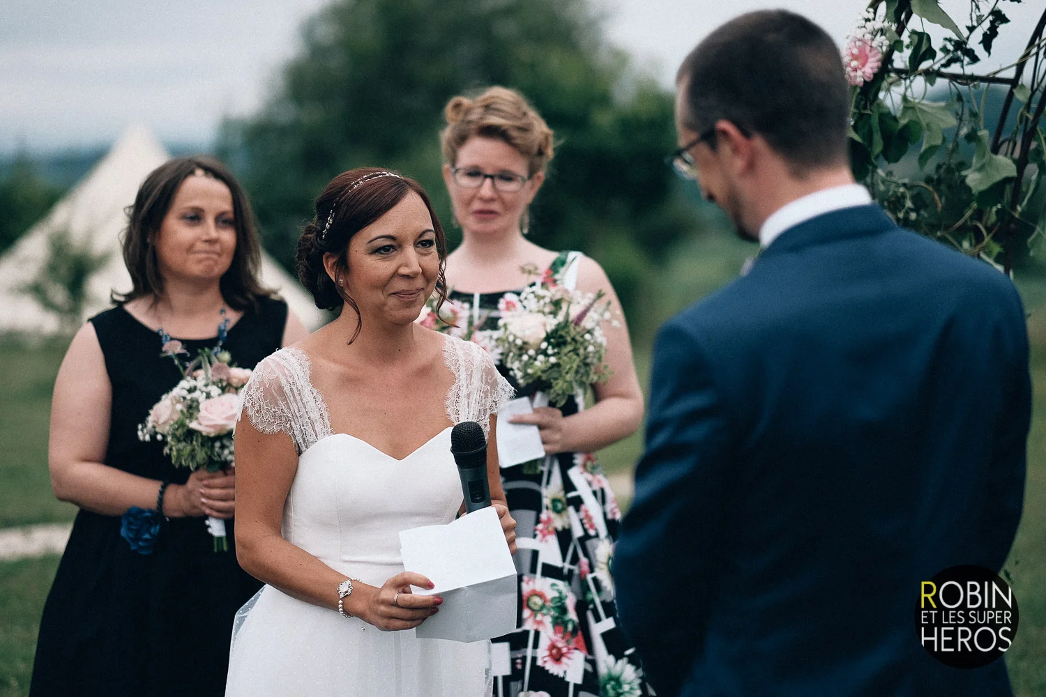 gaelle-xavier-domaine-des-plagnes-lyon-robin-et-les-super-heros-photographe-mariage_254.jpg