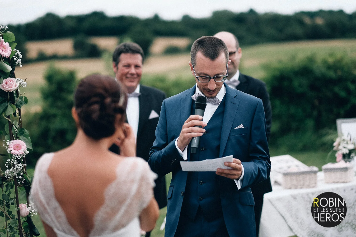 gaelle-xavier-domaine-des-plagnes-lyon-robin-et-les-super-heros-photographe-mariage_257.jpg