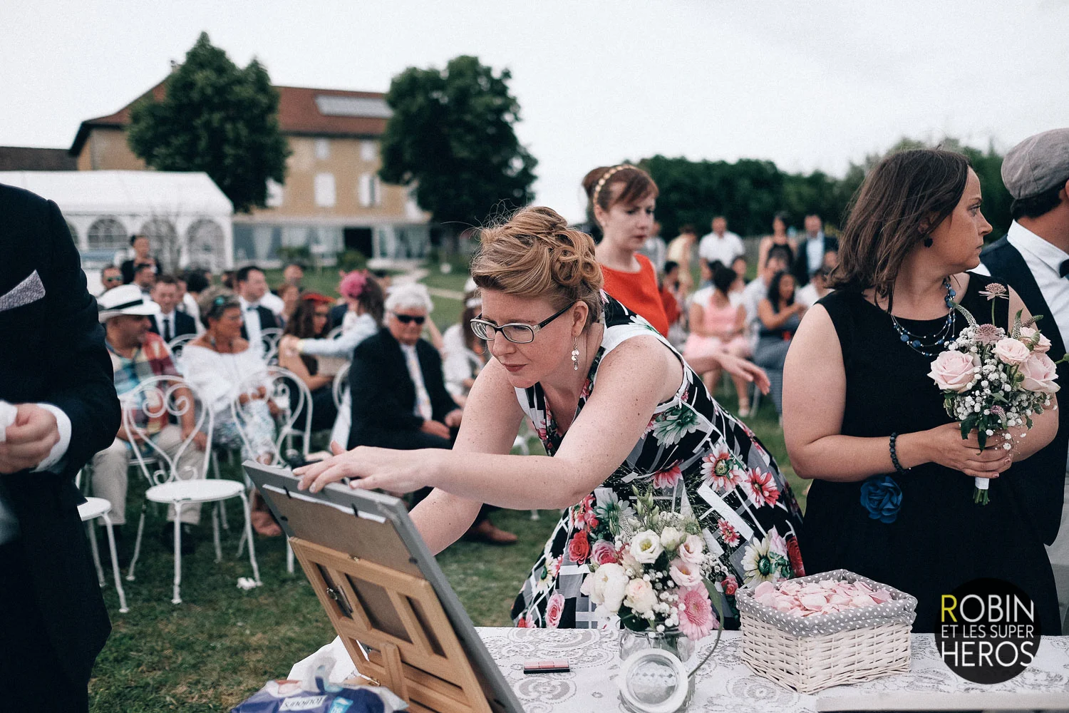 gaelle-xavier-domaine-des-plagnes-lyon-robin-et-les-super-heros-photographe-mariage_278.jpg