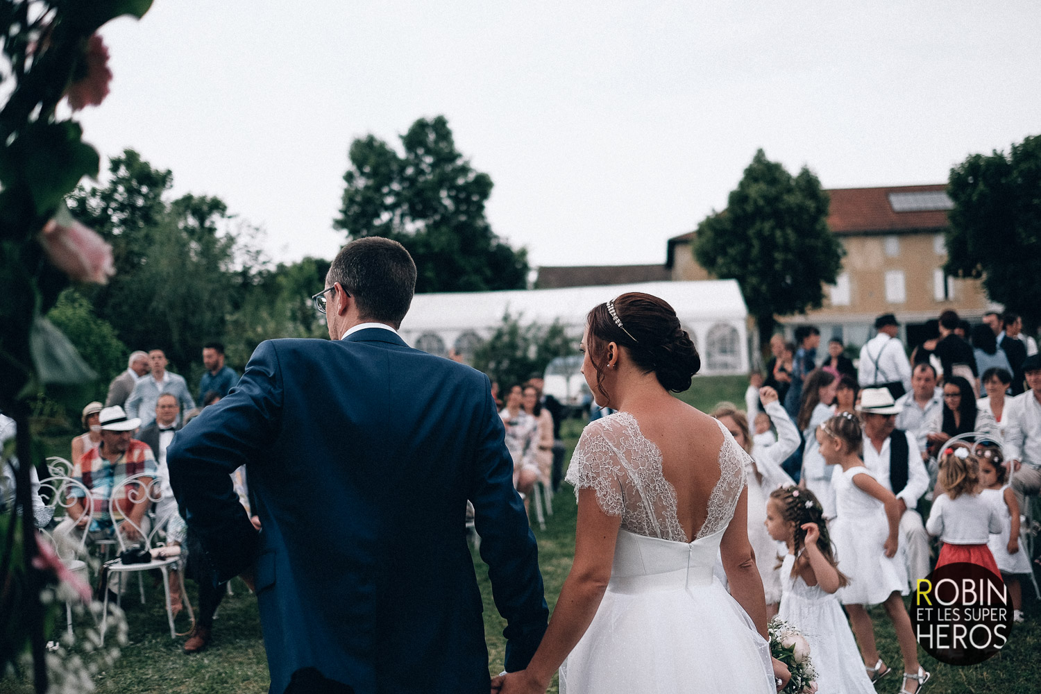 gaelle-xavier-domaine-des-plagnes-lyon-robin-et-les-super-heros-photographe-mariage_280.jpg