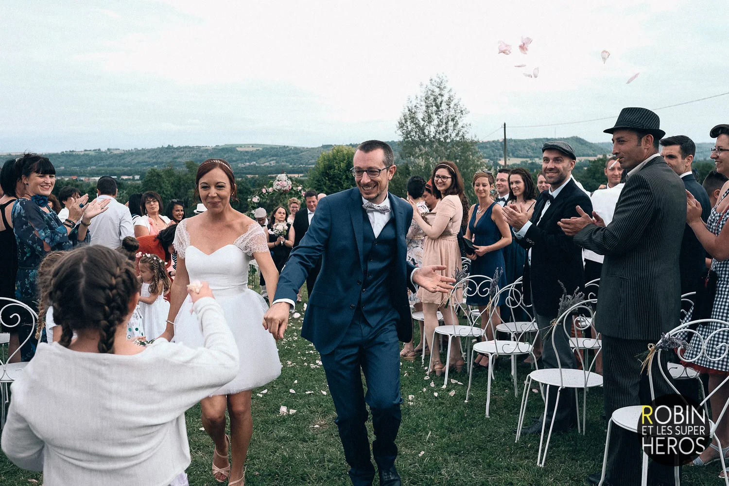 gaelle-xavier-domaine-des-plagnes-lyon-robin-et-les-super-heros-photographe-mariage_285.jpg