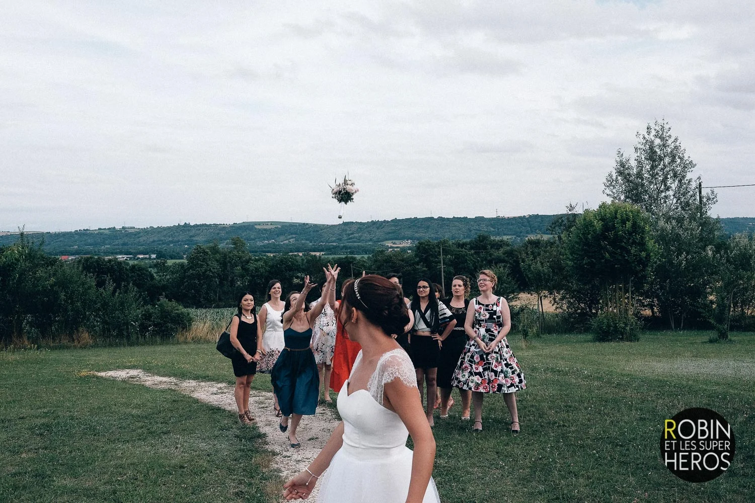 gaelle-xavier-domaine-des-plagnes-lyon-robin-et-les-super-heros-photographe-mariage_313.jpg
