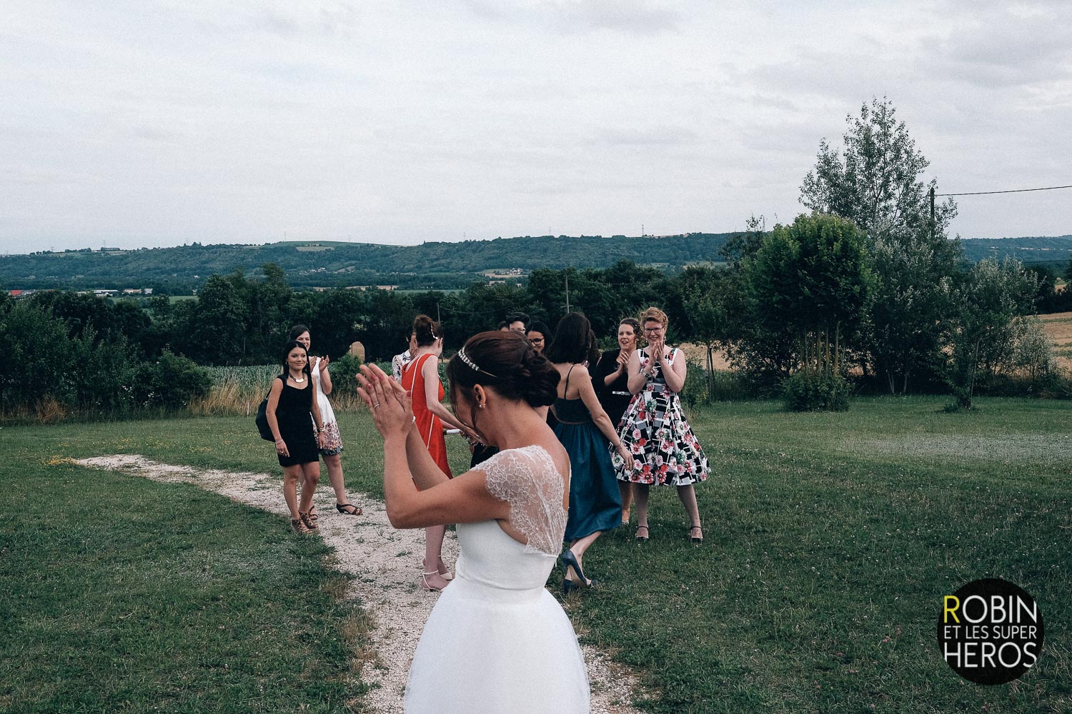 gaelle-xavier-domaine-des-plagnes-lyon-robin-et-les-super-heros-photographe-mariage_315.jpg