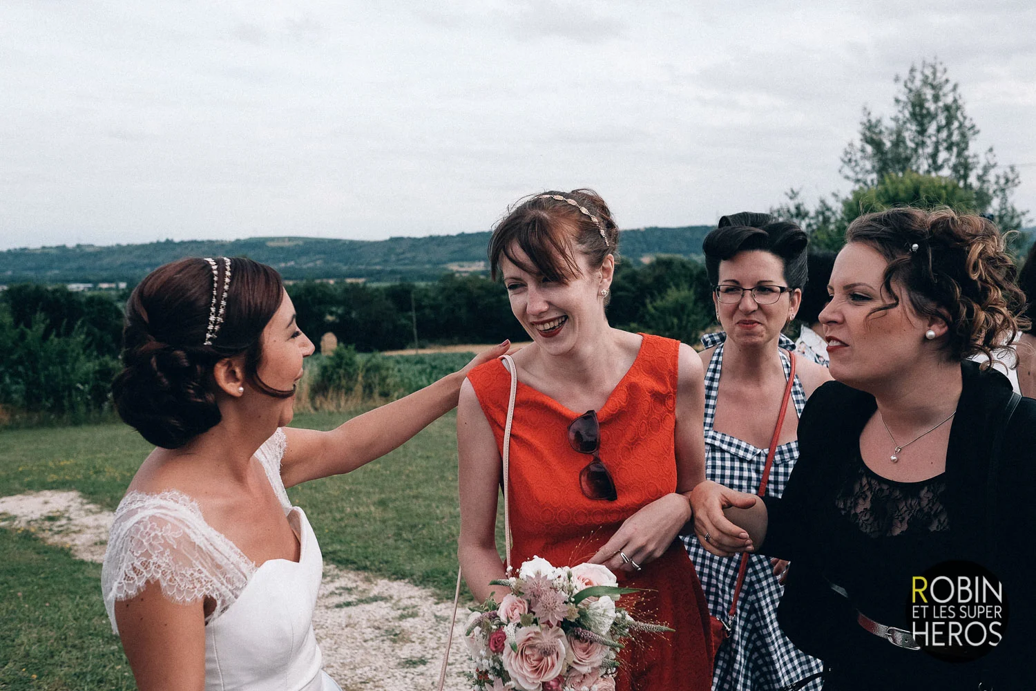 gaelle-xavier-domaine-des-plagnes-lyon-robin-et-les-super-heros-photographe-mariage_316.jpg