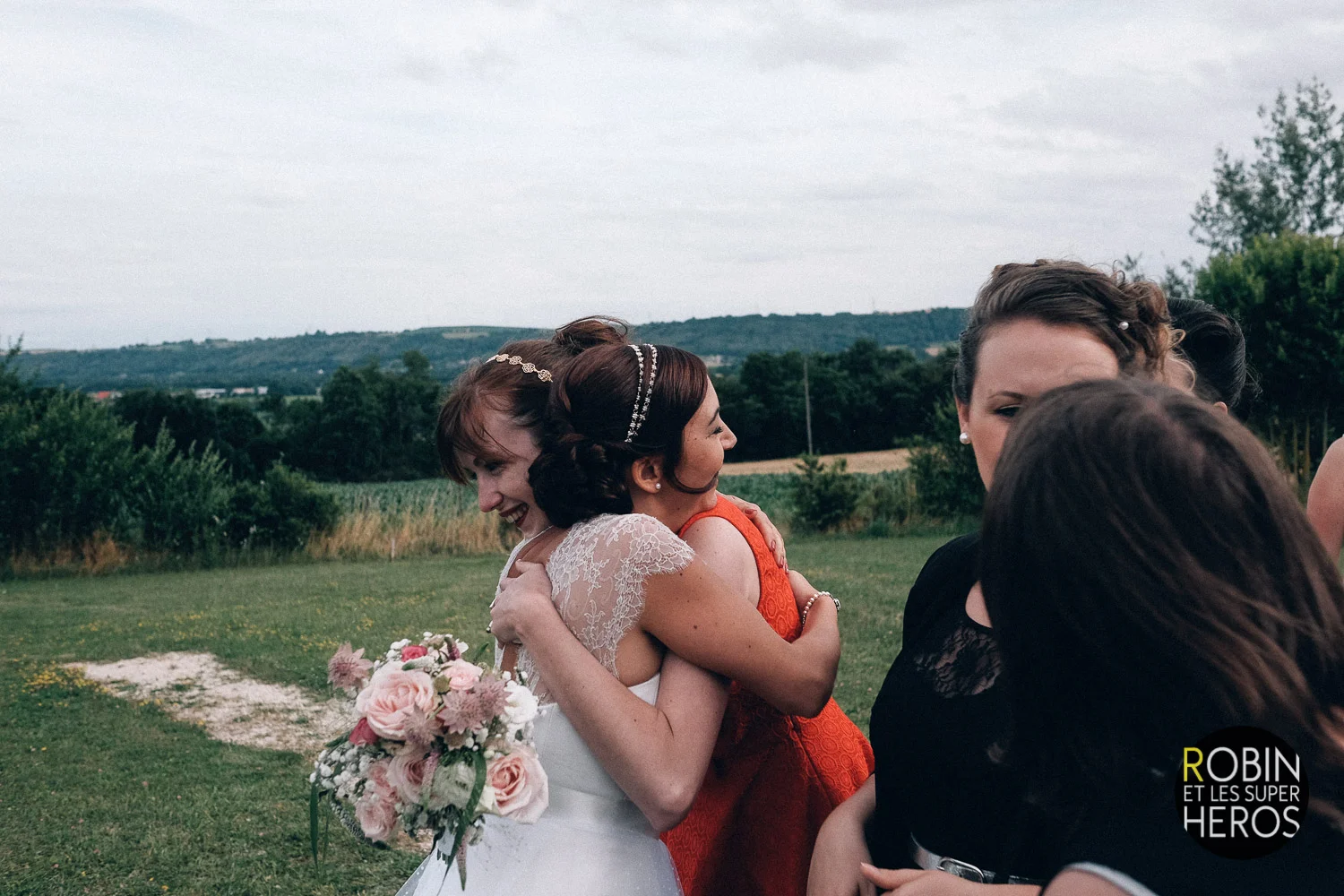 gaelle-xavier-domaine-des-plagnes-lyon-robin-et-les-super-heros-photographe-mariage_317.jpg