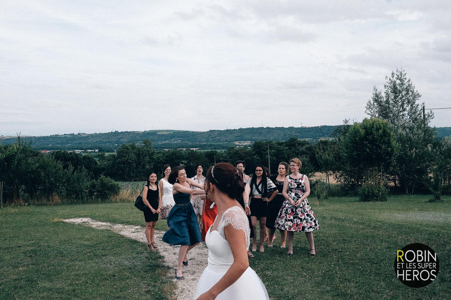 gaelle-xavier-domaine-des-plagnes-lyon-robin-et-les-super-heros-photographe-mariage_314.jpg