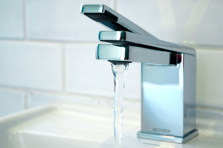    The twin-lever mechanism controls hot and cold water separately, reducing hot water demand. 