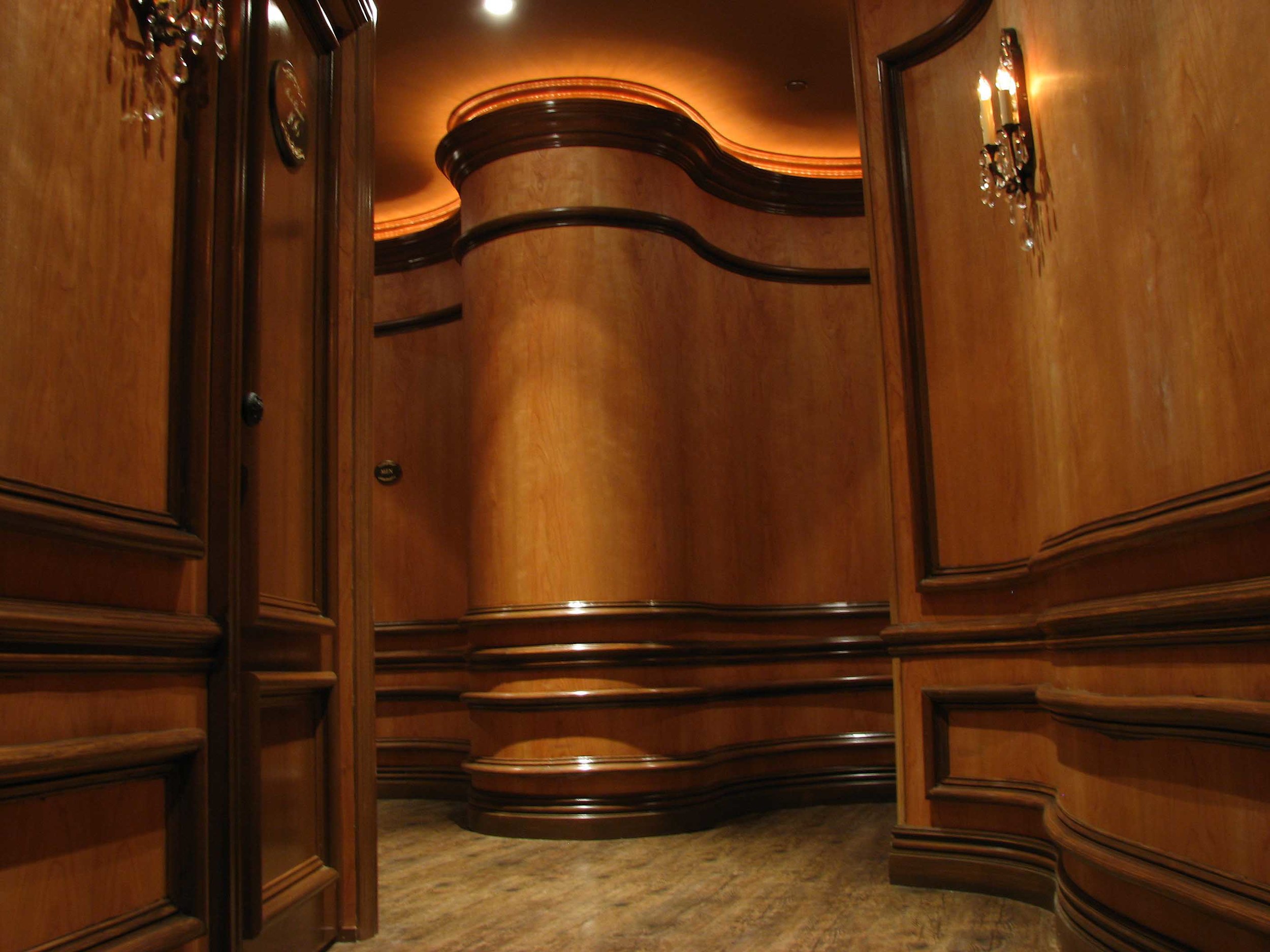 Cathouse Lounge faux wood moulding.JPG