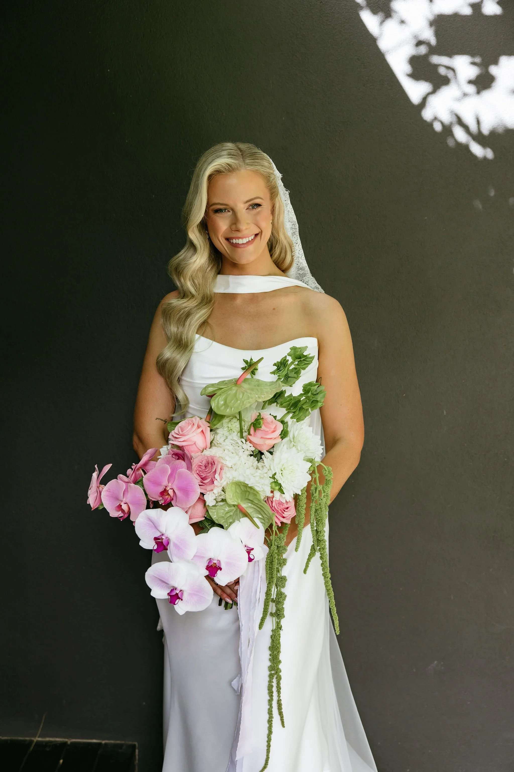 Paris-Damian-bright-bouquet-bridal.jpg