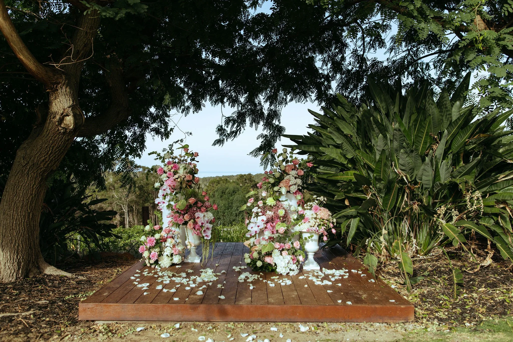 Paris-Damian-ceremony-altar-flowers.jpg