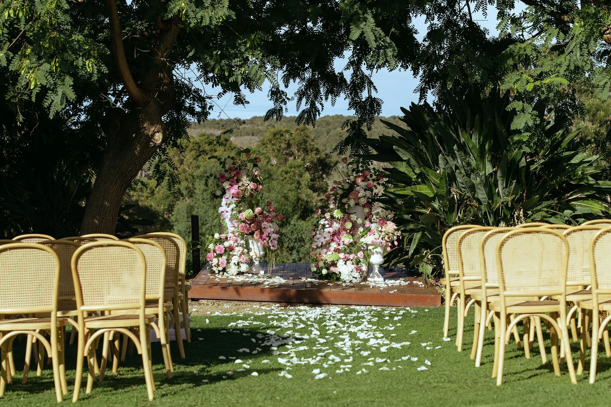Paris-Damian-bright-ceremony-flowers.jpg
