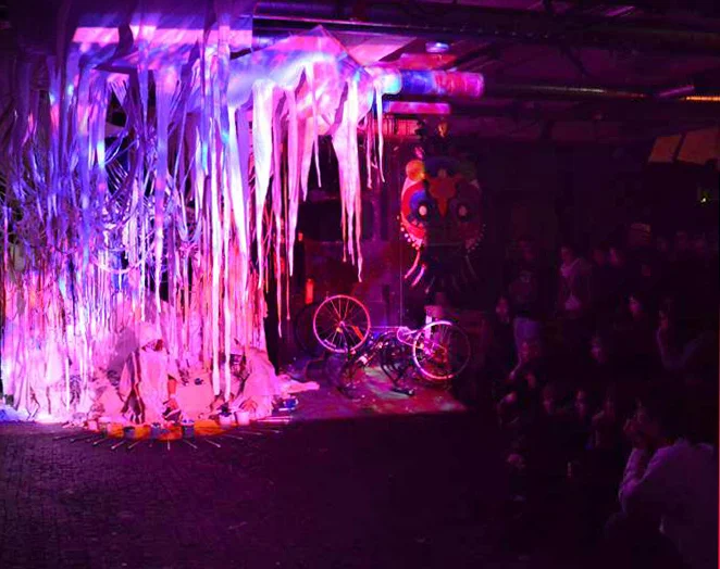 bolsjefabrikken performance.jpg