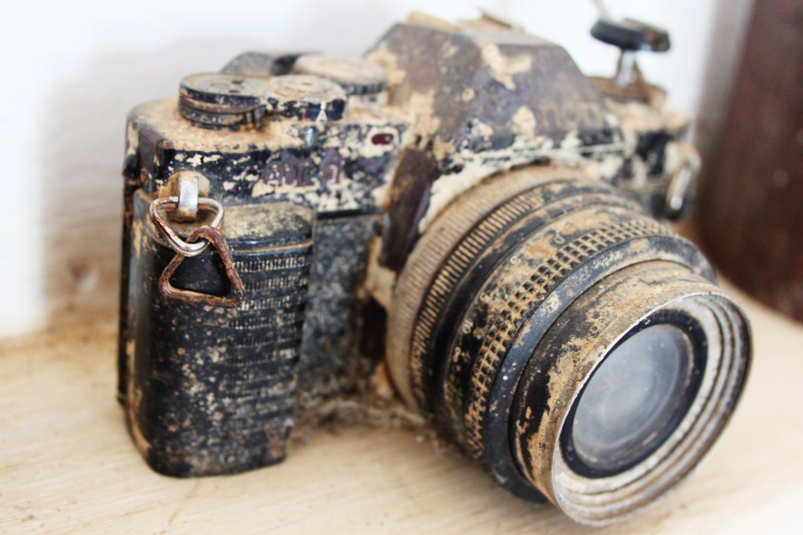 an old canon camera discovered at the bottom of the bay